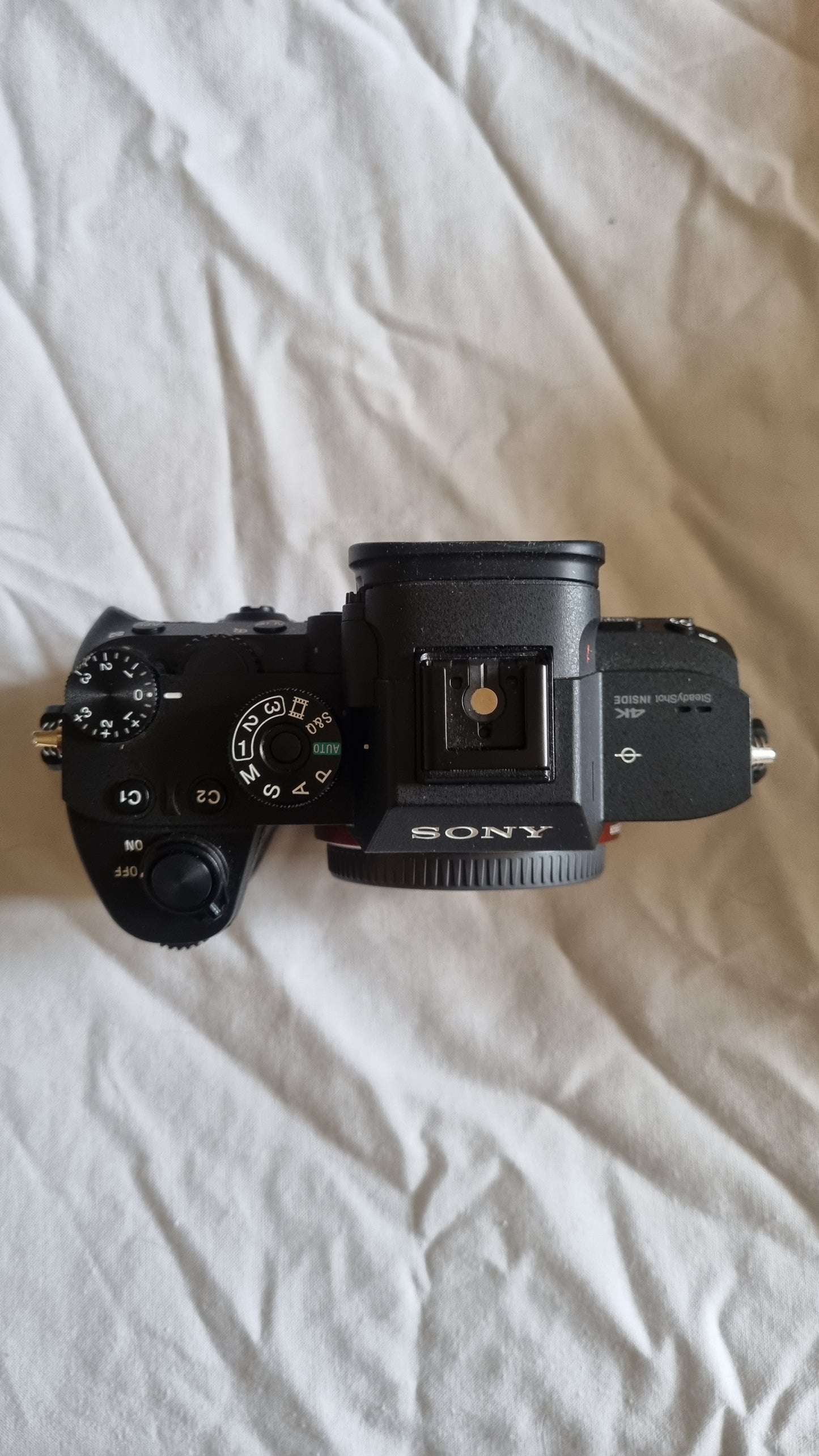 Sony a7 ii new condition (3000 decl) + warranty