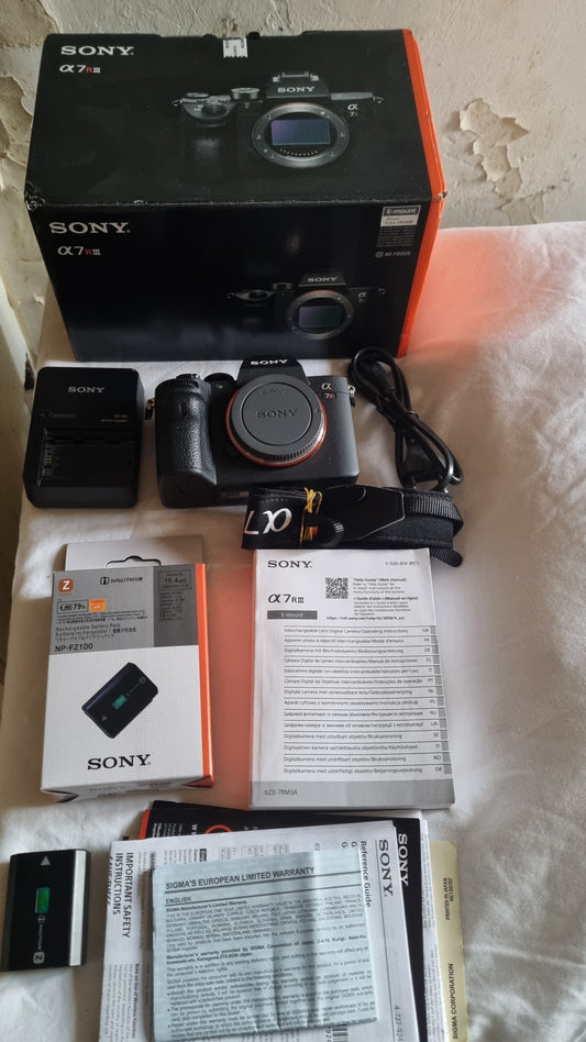 Sony A7R IIIA très bon état (7000 decl) + garantie