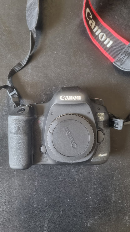 Canon 5d mark iii très bon état + garantie