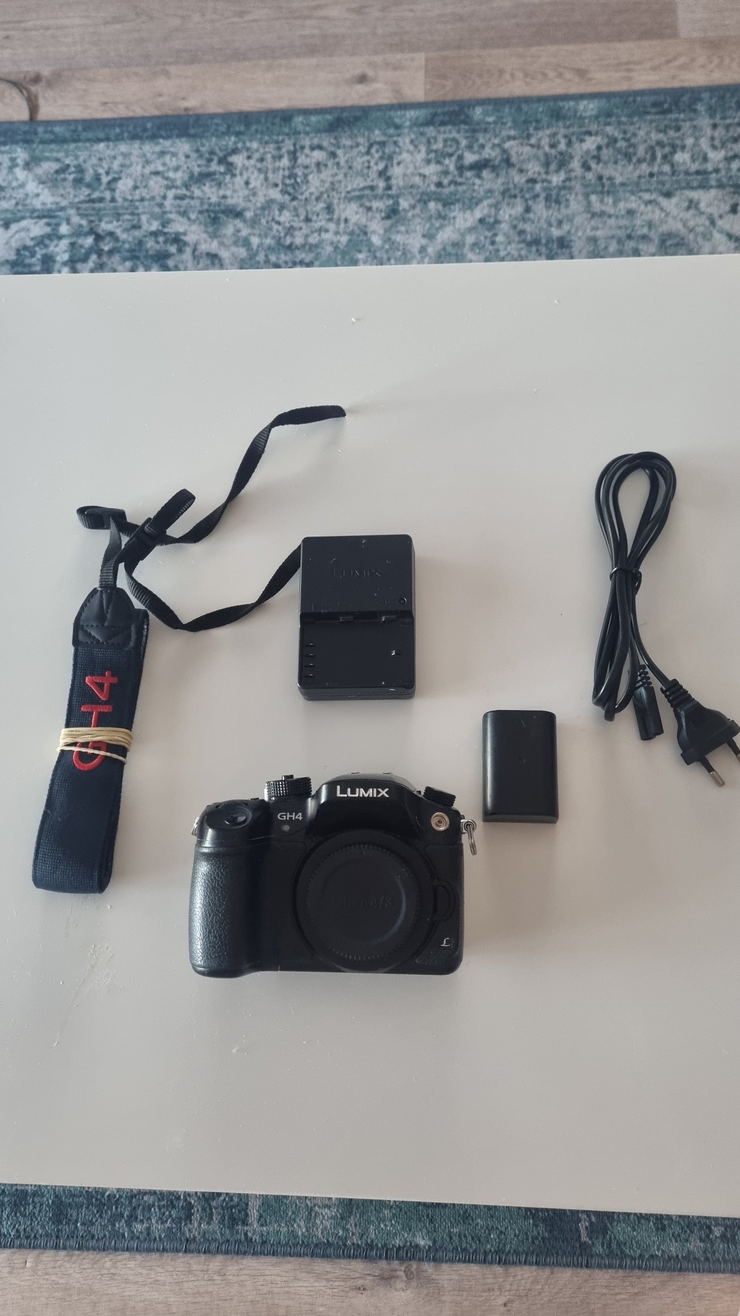 PANASONIC LUMIX GH4 bon état + garantie