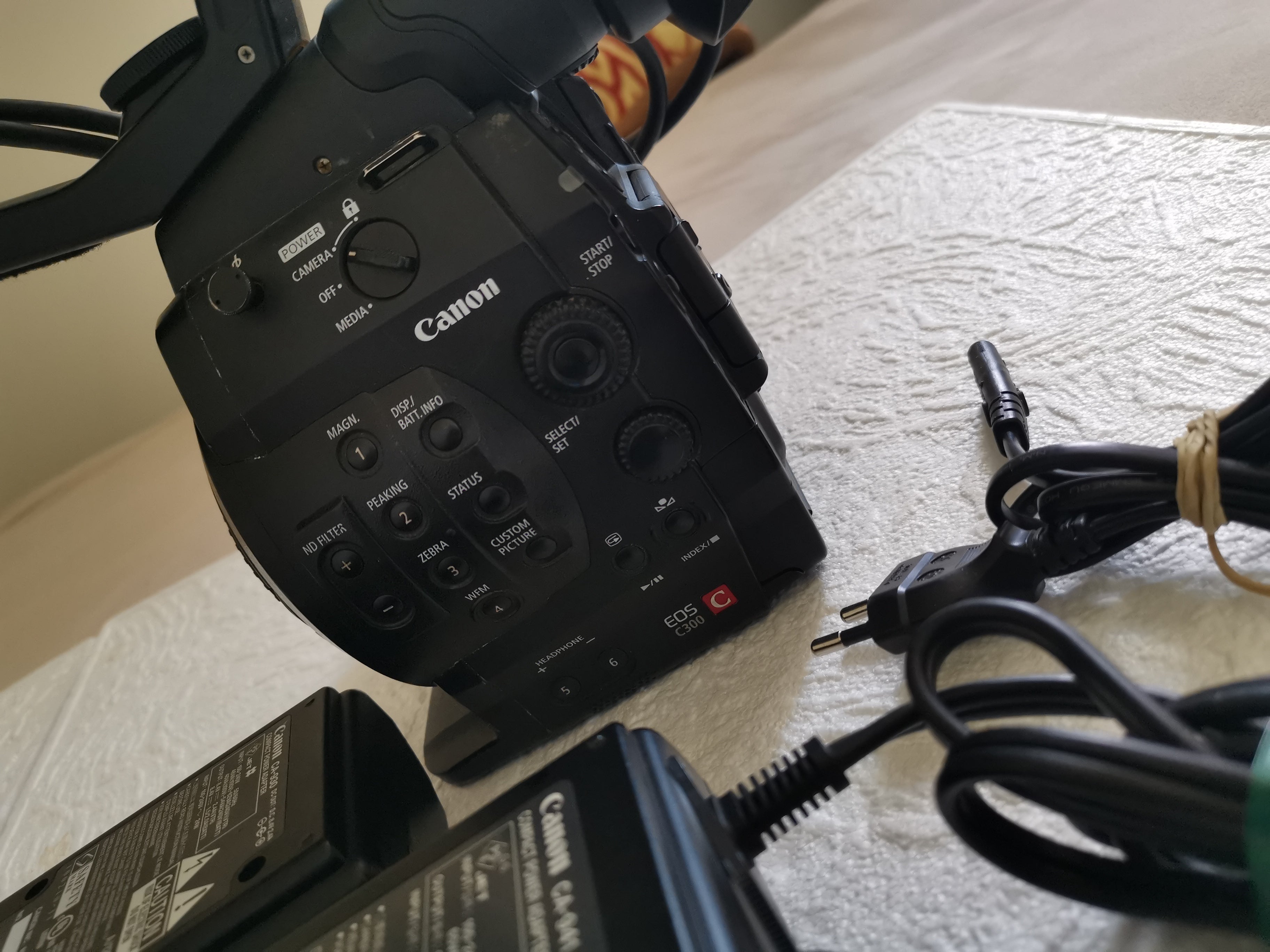 Canon C300 très bon état 1200H + garantie