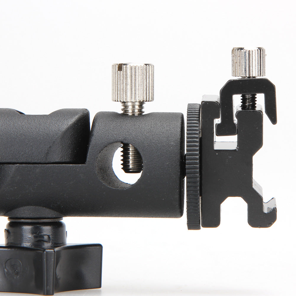 Support pivotant pour fixer un ou plusieurs flash et un parapluie réflecteur à un trépied